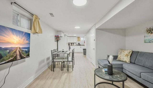 Comfy 2BR Apt near Beach and Downtown Free Parking