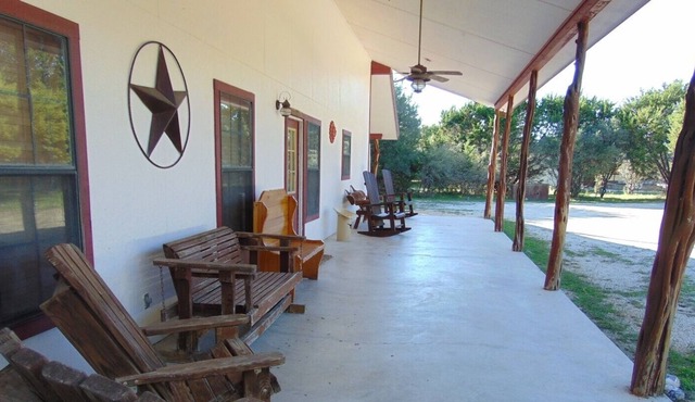CONCAN! Float 2 Cabin, Walk 2 Frio River, Volleyball, Comanche River Access! in Concan