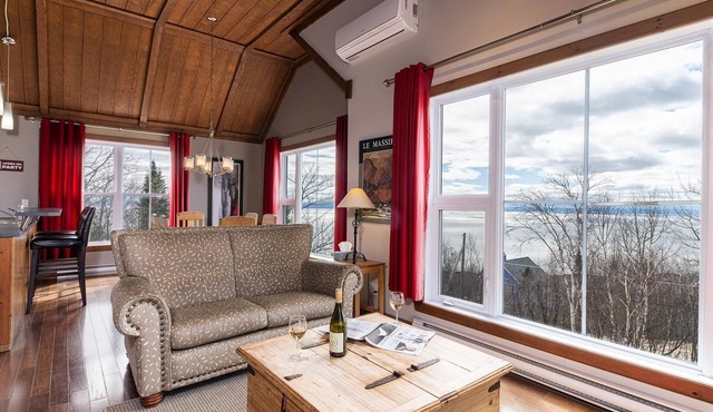 Condo 120H: Riverfront Views, Terrace & BBQ
