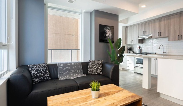 Contemporary 2BR in Little Italy with Gym
