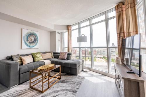 Corner 2 Bedroom 2 Bathroom Condo Balcony Iceboat Terrace Downtown Toronto