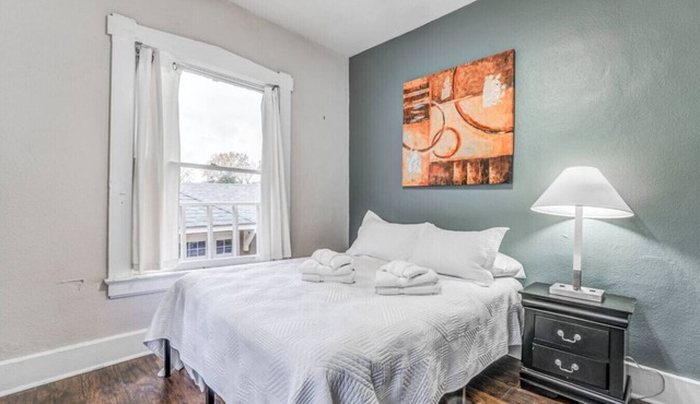 Cornerlight Haven | 6 Min to Overton Square