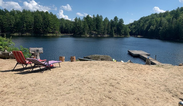 Cottage on a Private Lake, 30 min from Downtown Ottawa