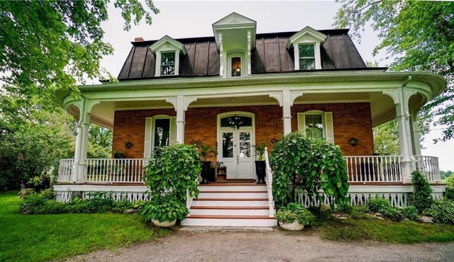 Country Manor....a cozy zen oasis with large studio!