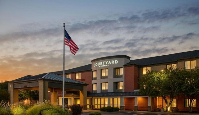 Courtyard by Marriott Kansas City Shawnee