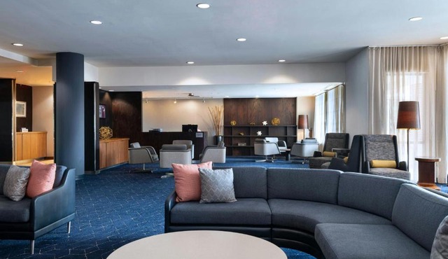 Courtyard by Marriott Omaha Aksarben Village