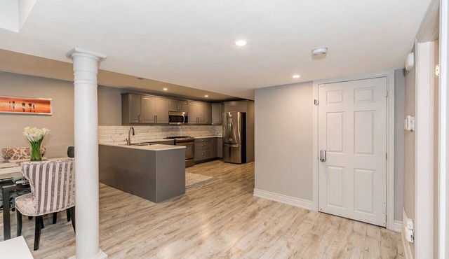 Cozy 1-bedroom bungalow in tranquil Barrie with Pool!