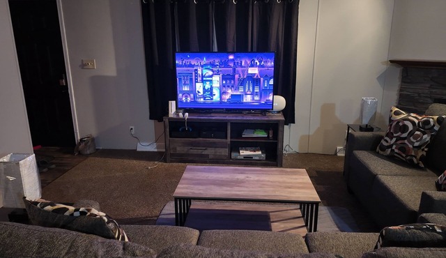 Cozy 1-bedroom mobile home in enchanting Romulus with AC