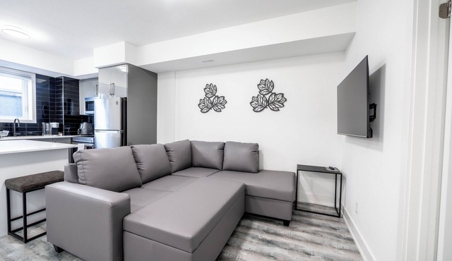 Cozy 1BR with Parking, Only 7 Mins to The Falls and Sleeps 3!