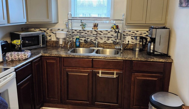 Cozy 2 bedroom apartment with WiFi, parking, washer and dryer & comfortable beds