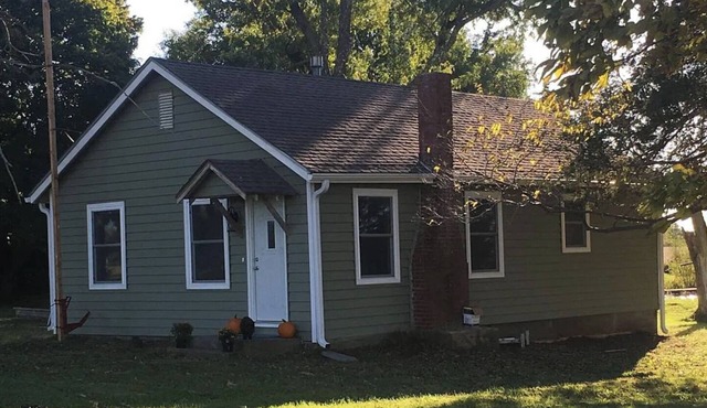 Cozy 2-bedroom house in tranquil Eudora Kansas. Close to Major international sporting event venues!