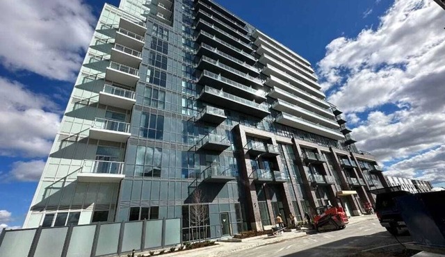 COZY 2 BEDROOMS FULL BATH IN THE NEW DOWNTOWN VAUGHAN FROM SUBWAY. ONE PARKING