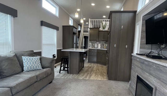 Cozy Cabin on Monkey Island/Grand Lake, with many amenities!