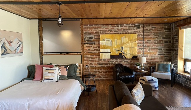 Cozy Downtown Studio Getaway