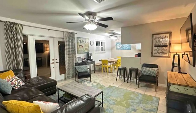 Cozy duplex home, The Woodlands