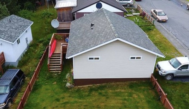 Cozy Emerald Island home- walking distance to downtown Kodiak!