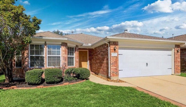 Cozy Home in Spring,TX with AC/WiFi/Laundry . 20 mins from IAH Airport