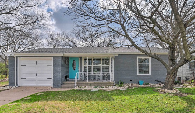 Cozy Home w/Fire Pit: 3 Mi to Lake Whitney!