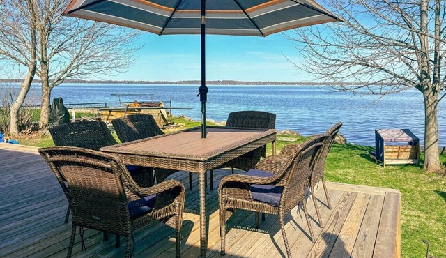 Cozy Lake Simcoe Waterfront Escape for 10