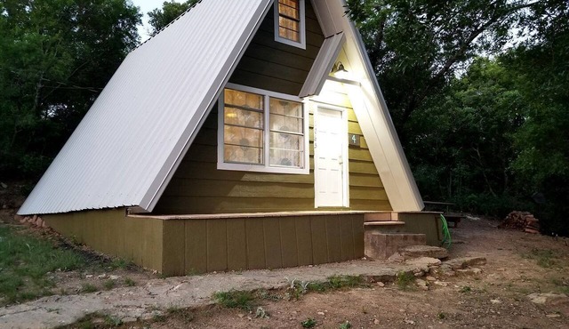 Cozy Lakeside Cabin with Private Dock & Resort Access Near Lake Cisco, Cisco, TX