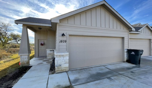 Cozy Newly Constructed 2-Bedroom Townhome in Quaint Georgetown