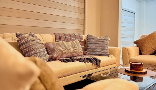 Cozy, pet friendly retreat close to Niagara Falls | sleeps 8