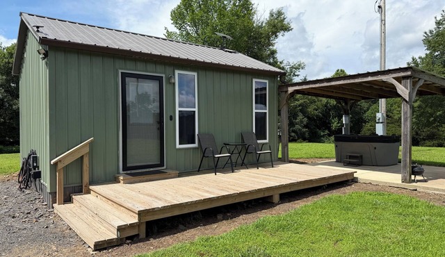 Cozy Retreat w/Hot Tub, Fire Pit & King Bed