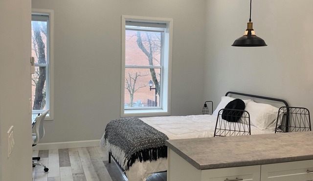 Cozy riverfront loft in the heart of Downtown!