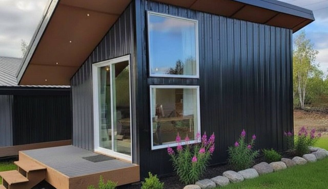 Cozy Runway-Side Cabin