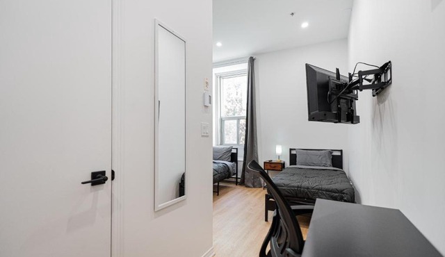 Cozy Studio Downtown MTL for 3 with Free private Parking