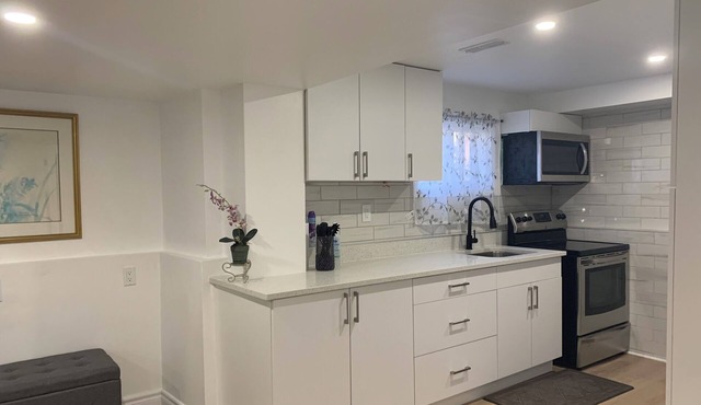 Cozy Suite-Close to Pickering Casino Resort, dog parks, and waterfront Trail