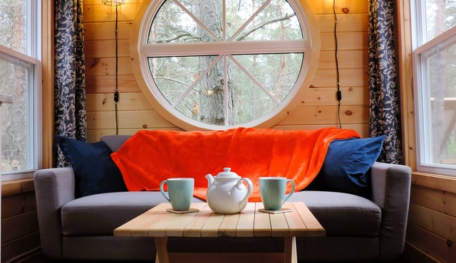 Cozy Tiny Cabin w Nature Shower & Wi-Fi | Near Mikisew Provincial Park & Lakes