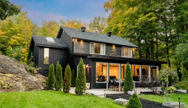 Cozy up at this stunning and peaceful waterfront cottage <1.5hrs from GTA!