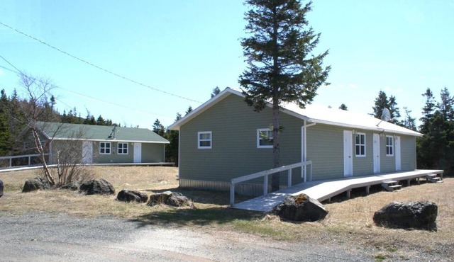 Crocker Cabins Unit 2 offers a self‑contained efficiency unit in Gros Morne.