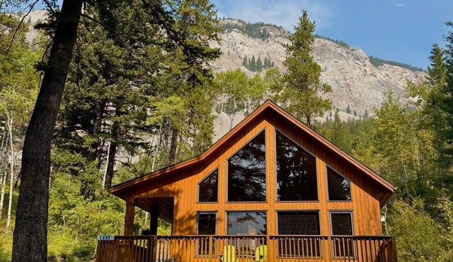 Crowsnest River Chalet - Yeti in Crowsnest Pass