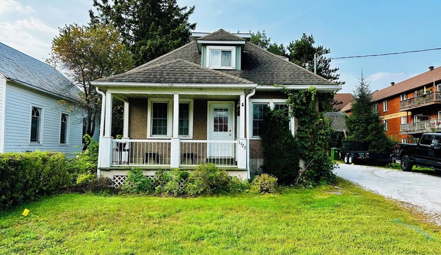 Cute old farmhouse, located within the city. Recently updated.