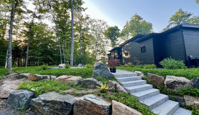 DAX HOUSE Stunning Mont-Tremblant Getaway Retreat
