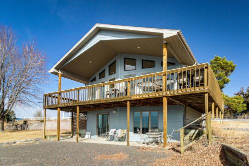 Deck w/Lake Mac View! Spacious Family Retreat