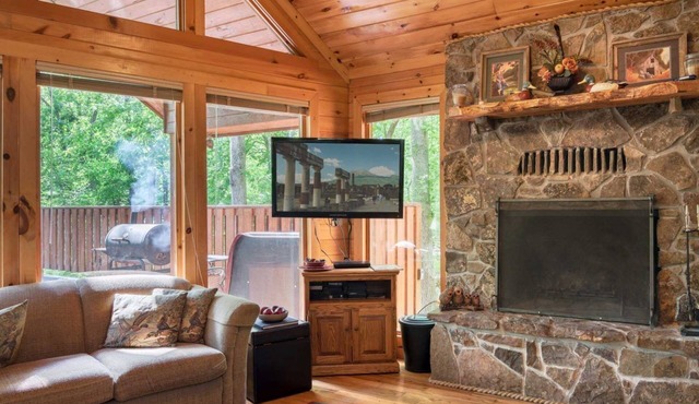 Deer Trail: Sleeps 8, Hot Tub, Pet friendly, Fireplace, patio bar