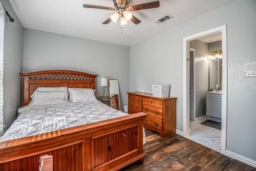 Deevine Homes - Private Bedrooms with Shared Bathroom