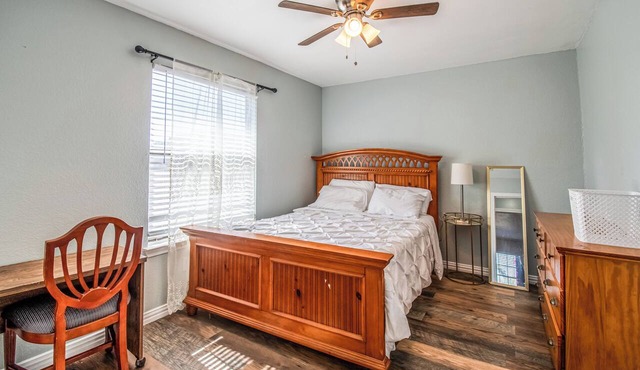 Deevine Homes - Private Bedrooms with Shared Bathroom