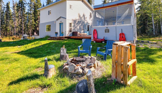 Delta Junction Retreat w/Northern Lights Cabin!