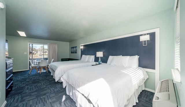 Deluxe Studio Suite, 2 Queen Beds, Lake View, Ground Floor