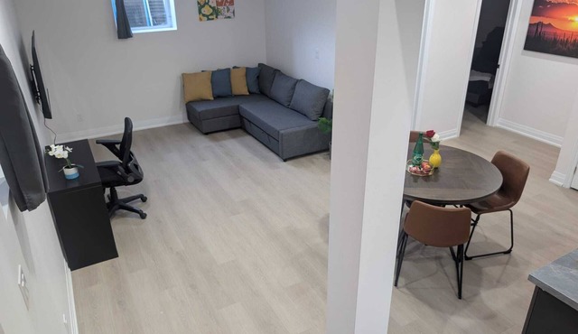 Design your stay: private suite, configurable rooms, minutes from shops.