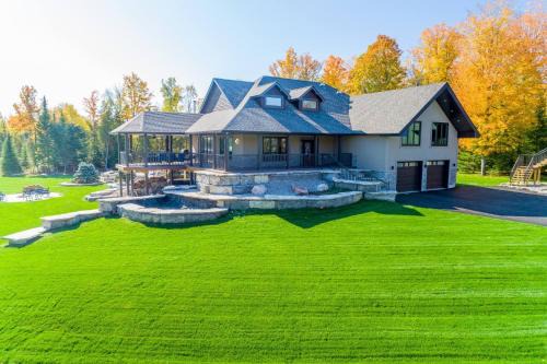 Devlok- Mystique Mansion 7 BR-sleep 16 Kawartha