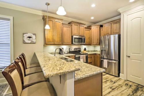 Diamondhead Condo - Marina, Pool Access & Golfing!