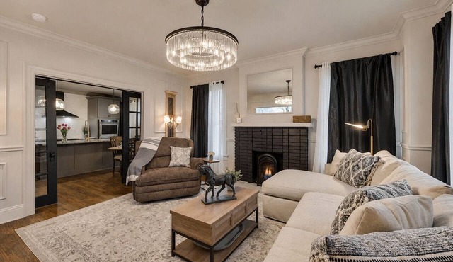 Discover Munger’s historic charm in this spacious 3-bedroom, 3 1/2 bath condo for up to 7 guests. Each bedroom offers a private ensuite, luxury linens, and Sleep 8 Technology. Enjoy a chef’s kitchen with high-end appliances & spacious living areas.