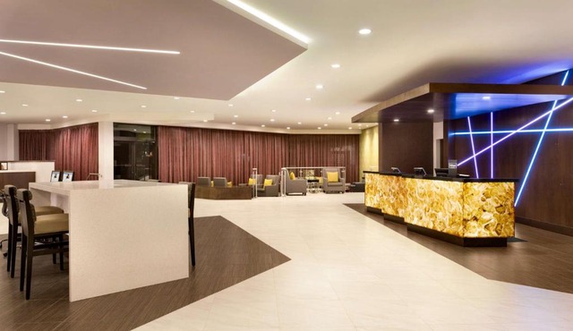 DoubleTree by Hilton Hotel Toronto Airport West
