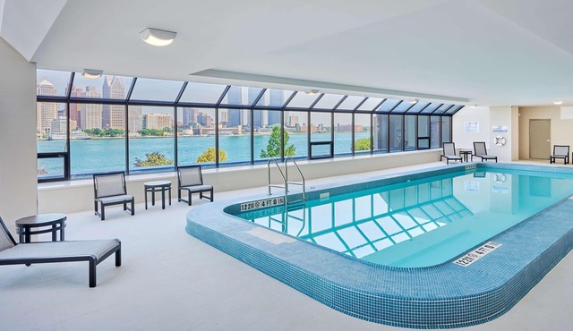 DoubleTree by Hilton Windsor Hotel & Suites