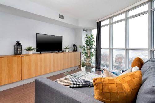 Downtown 2BR Oasis Skyline Views Parking